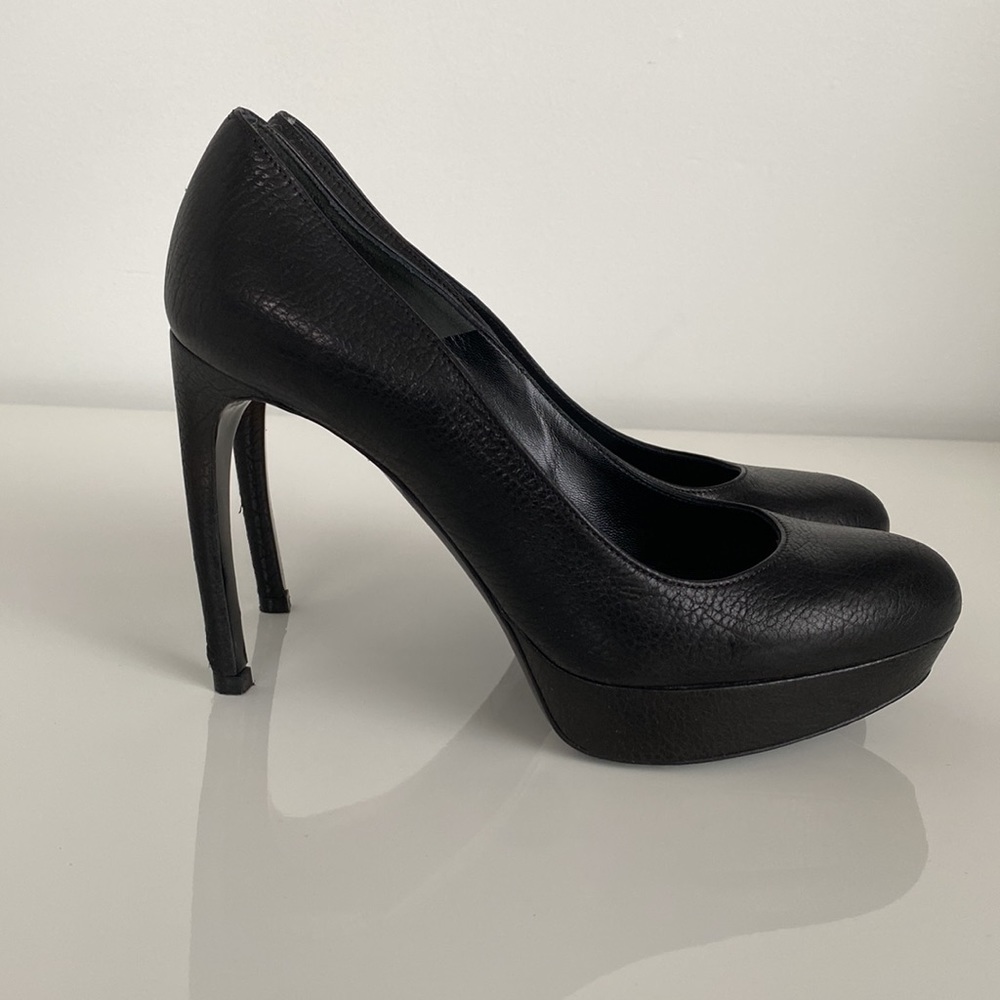 Alexander McQueen Black Textured Leather Platform Heels Black Size 36